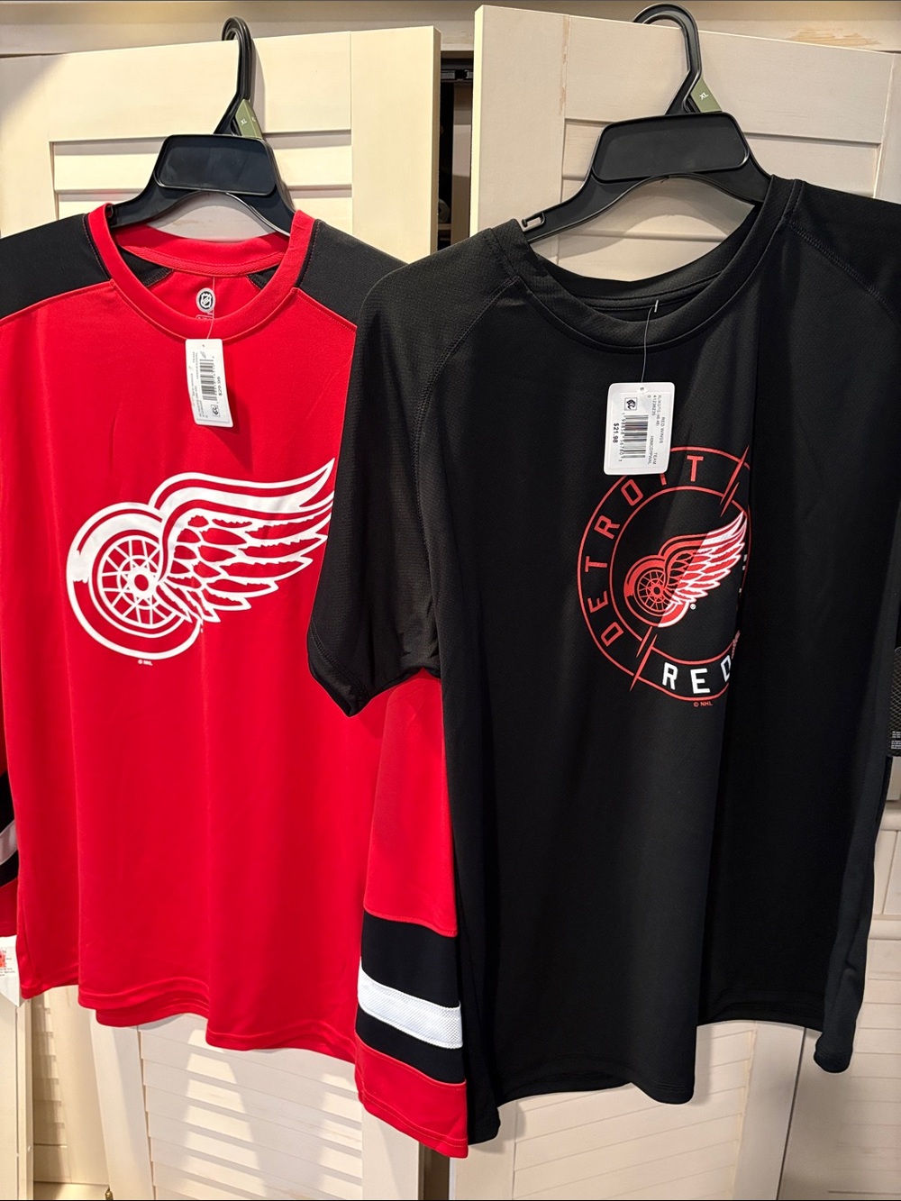 NHL Detroit Red Wings Short Sleeve Tee - Red & Black